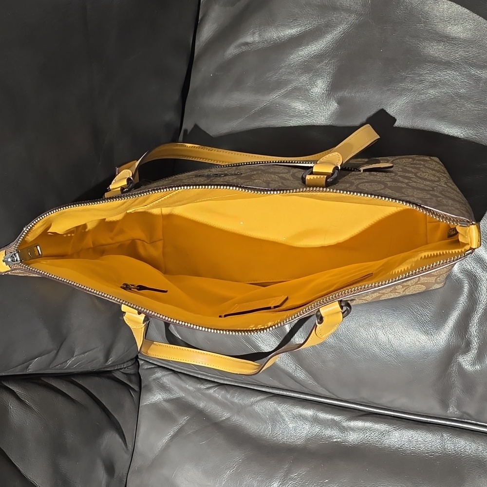 Coach Bag - Picture 3 of 4
